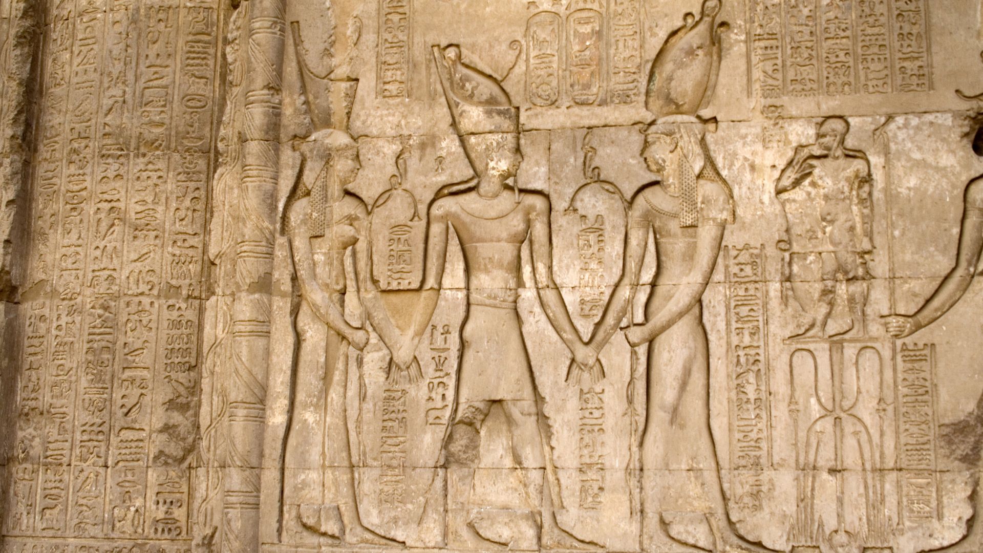 Temple of Esna egyptian hieroglyphs - Top Class Egypt Travel