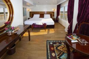 al hambra nile cruise master suite bedroom