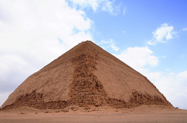 The Royal Pyramids of Dahshur: Secrets of the First Masterpieces