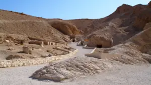 Valley of Queens 4
