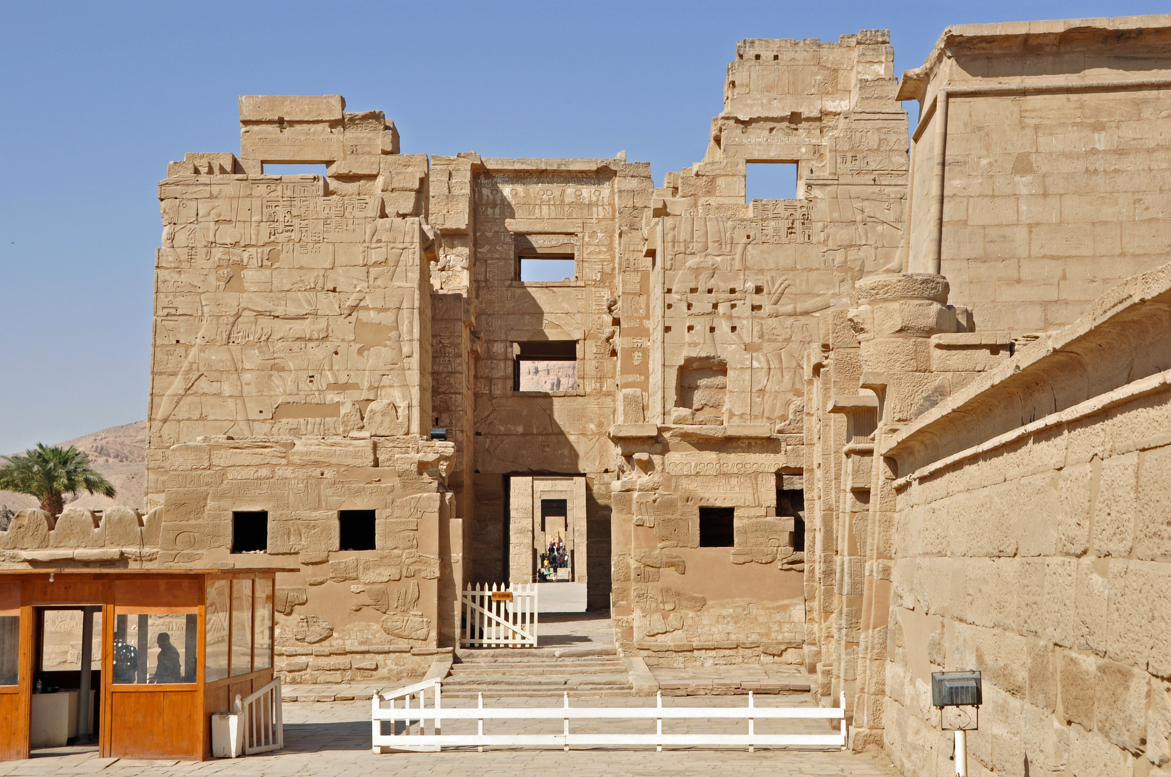 Medinet Habu Temple R02